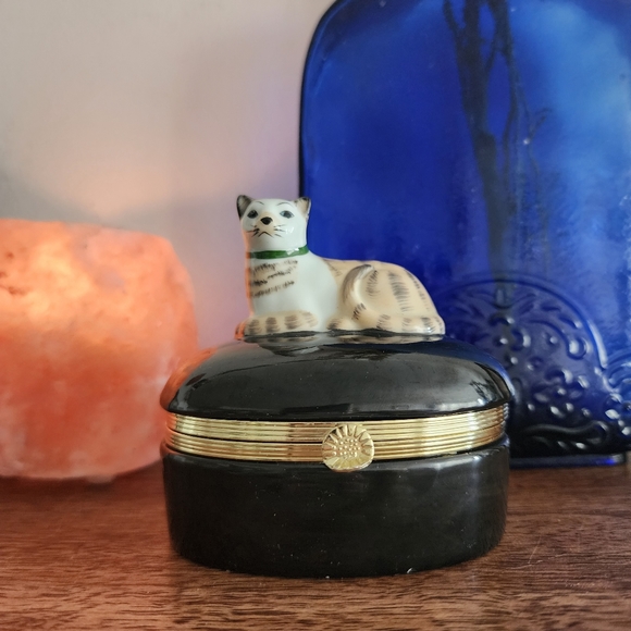 Beautiful Porcelain Japanese Ormolu Trinket Cat Jewelry Box - Picture 1 of 8